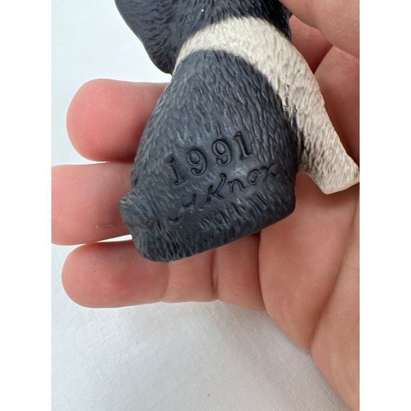 Harvey Knox Kingdom Pig with Red Bow Ornament Sitting Black White 3" tall - Picture 4 of 5